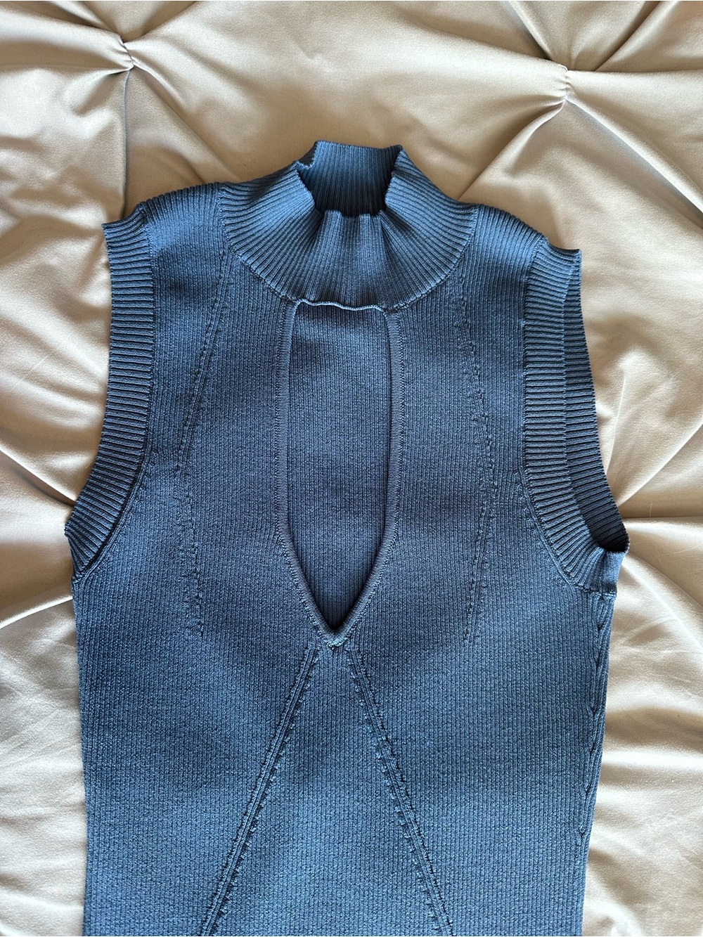 Guess Sleeveless Blue Ribbed Midi Dress with Keyhole V-Neck - Picture 3 of 6
